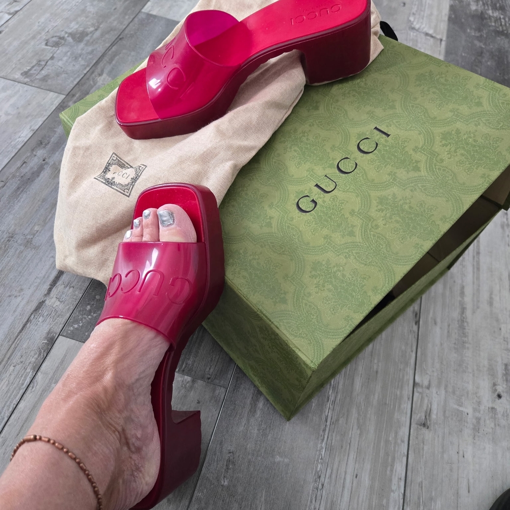 Gucci Women's Pink Slide Sandals
